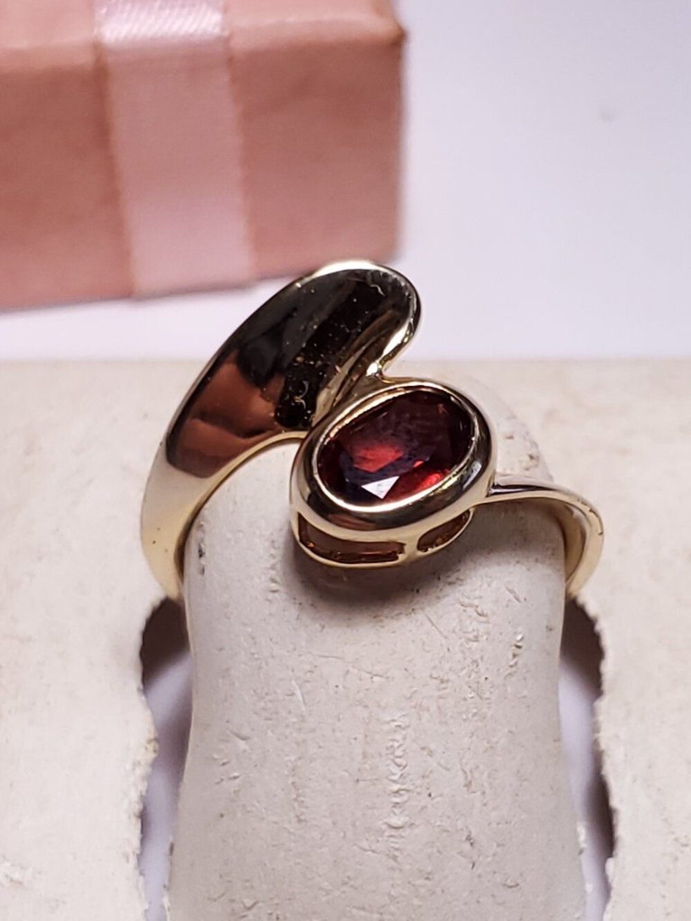 Estate 3/4ct Oval Natural 7X5mm Garnet Bezel criss cross 14Kt Y/Gold Ring #24651